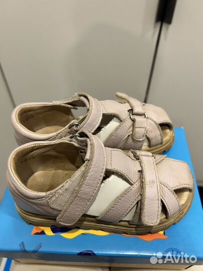Сандалии для девочки (27 размер)