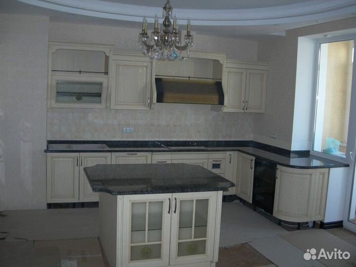 Столешница для острова из кварцевого агломерата