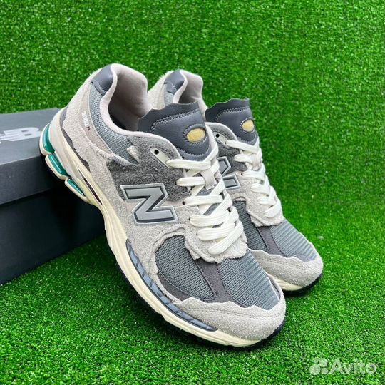 Серые кроссовки New Balance 2002R