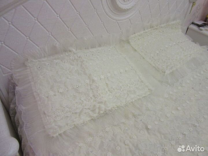 Покрывало на кровать с наволочками
