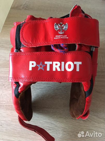 Боксерские перчатки и шлем