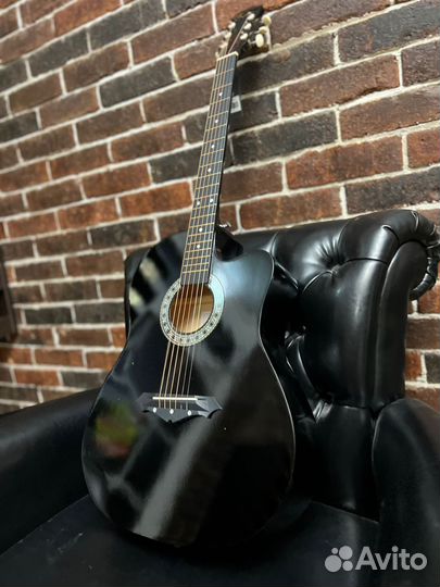 Акустическая гитара