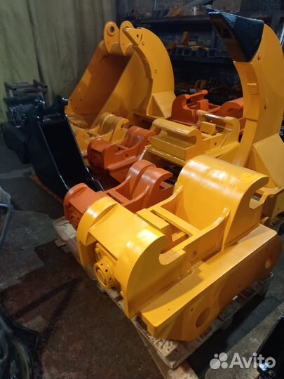 Нож ковша экскаватора погрузчика Terex TLB 825/860