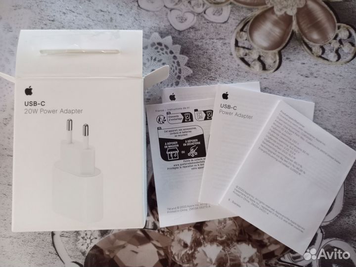 Блок зарядки на iPhone