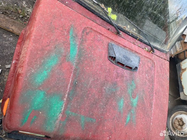 Капот дверь правая Нива 2121