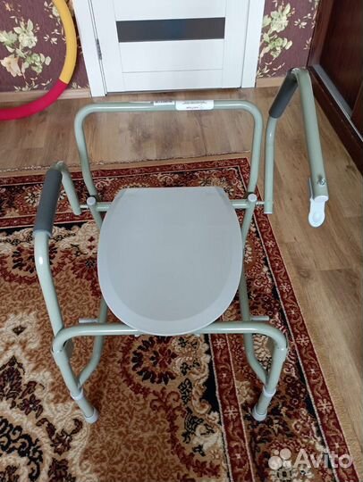 Санитарное кресло туалет