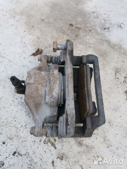 Суппорт тормозной передний левый Газ 31105 седан