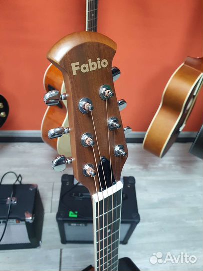 Электроакустическая гитара