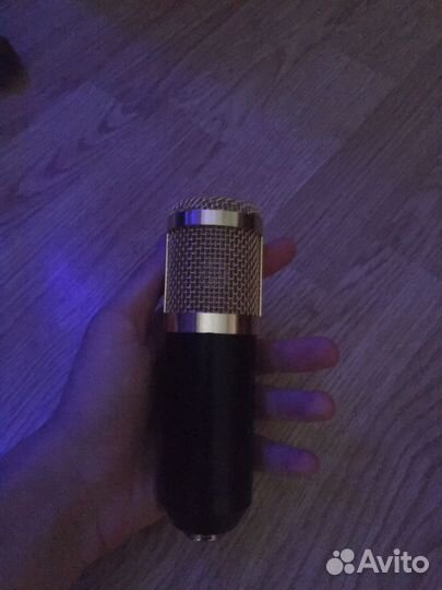 Студийный микрофон
