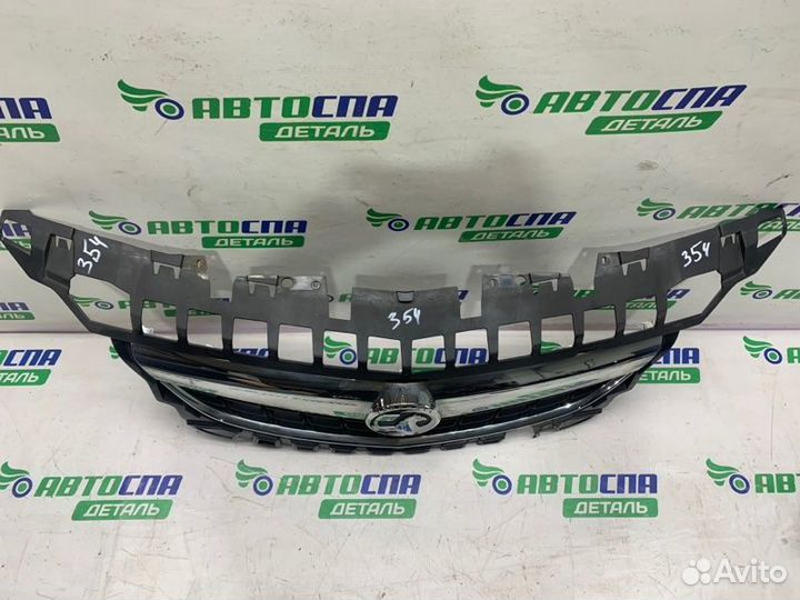 Решетка радиатора передняя Opel Astra J хетчбек