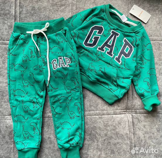 Новы костюм Gap