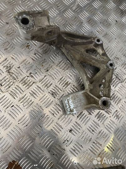 Кронштейн переднего рычага skoda fabia