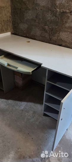 Письменный стол
