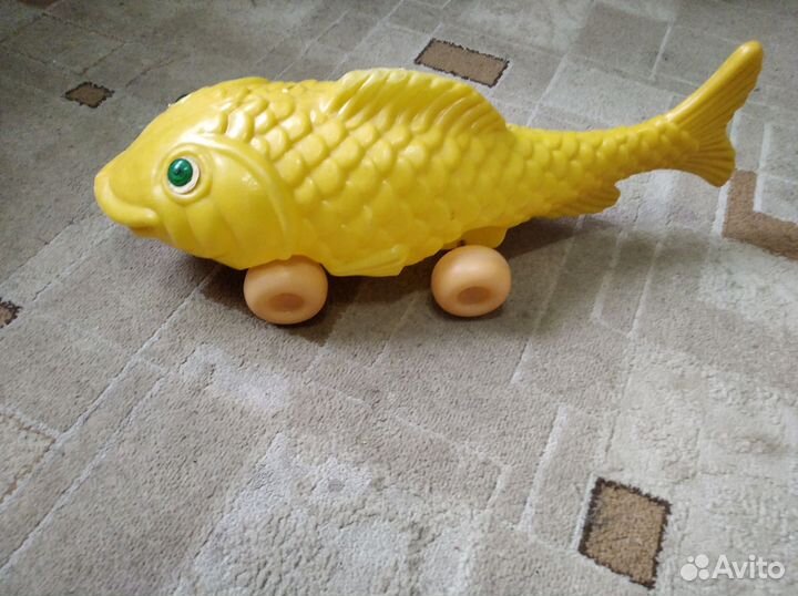 Детская игрушка на колесиках, пластмассовая, СССР