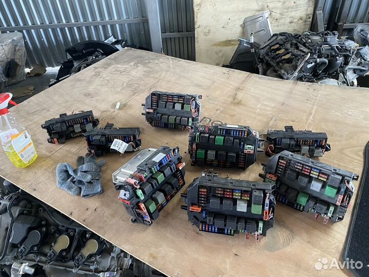 Блок предохранителей передний SAM Mercedes W221