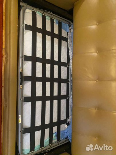 Кожаный диван кровать бу