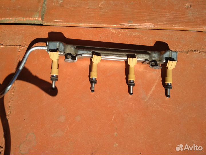 Рампа с форсунками на Toyota Corolla 1.6