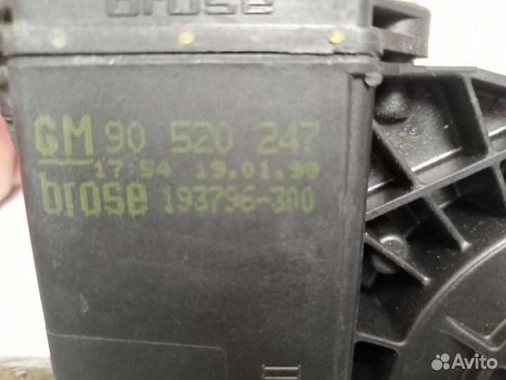 Моторчик переднего левого стеклоподъемника 9052024