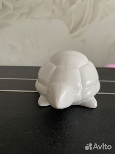 Фарфоровые статуэтки разные