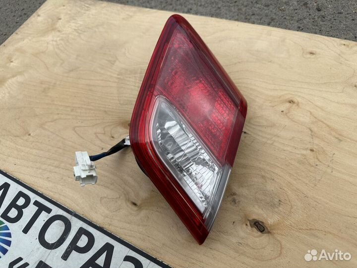 Фонарь внутренний левый Toyota Camry V40