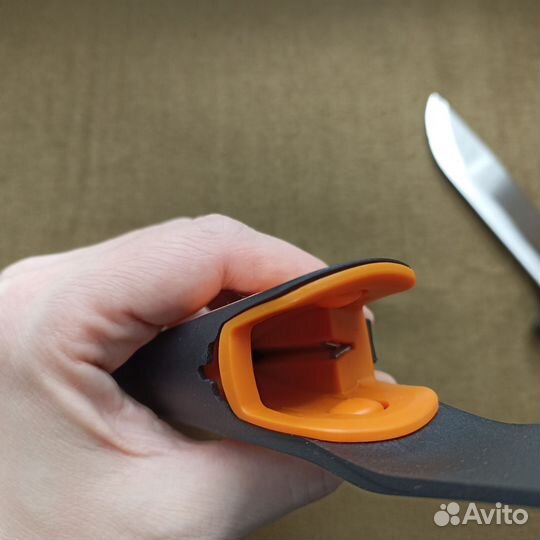 Нож с точилкой Фискарс Fiskars новый