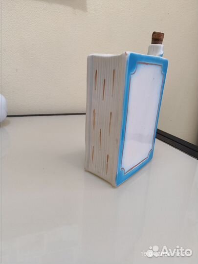 Сувенирная ёмкость для вина