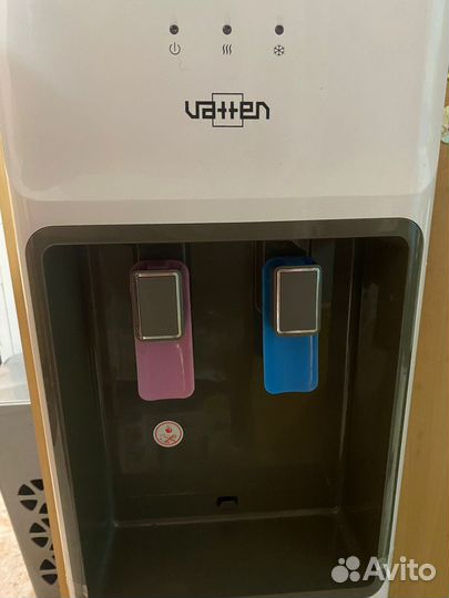 Кулер для воды напольный