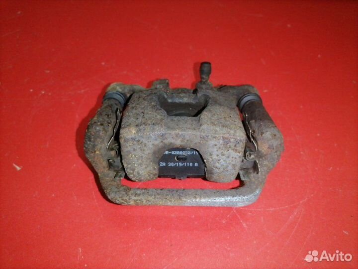 Суппорт задний правый Nissan Qashqai J10 MR20DE