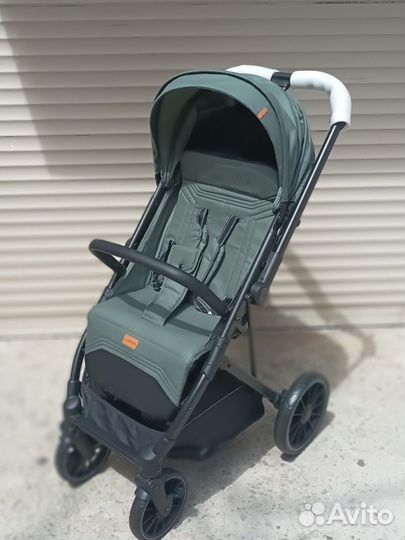 Коляска с большими колесами и перекидной ручкой