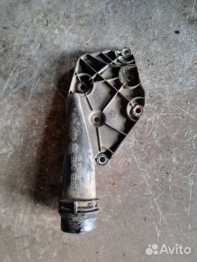 Фланец системы охлаждения Audi A6 C6