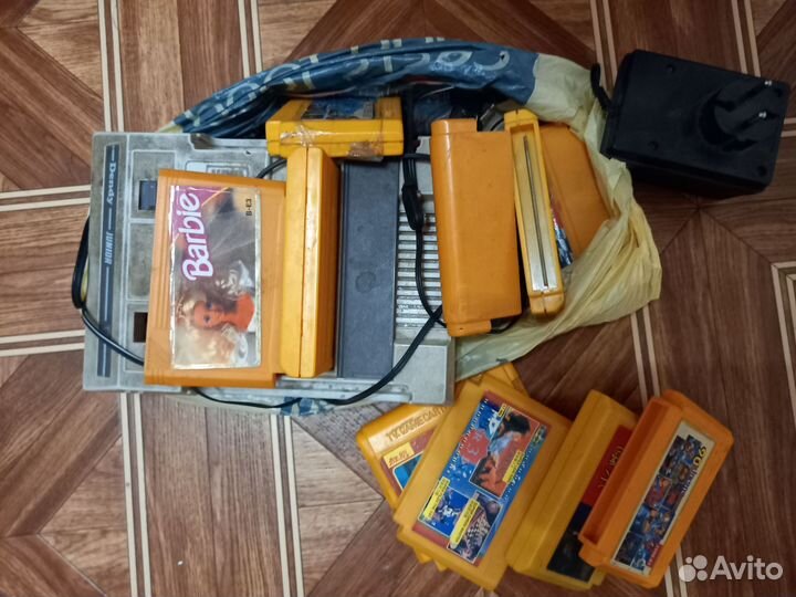 Игровые приставки Dendy из 90 х с картриджами