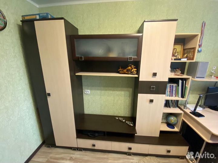 Продам письменный стол + модульная стенка бу