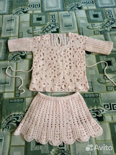 Вязанный костюмчик на девочку, 4-6 лет
