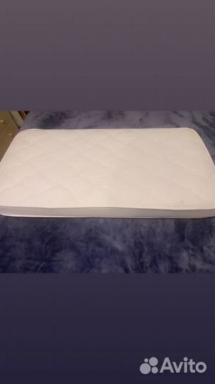 Детская кроватка с маятником и ящиком