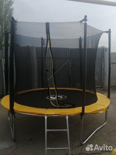 Батут с защитной сеткой