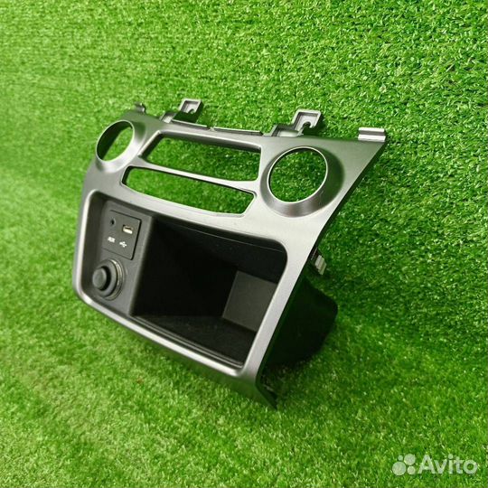 Декоративная накладка торпедо нижняя SsangYong