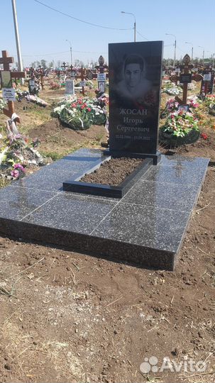 Гранитние памятники