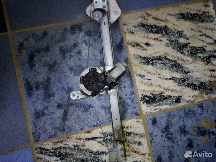 Стеклоподьемник электро пер правый логан 1,сандеро