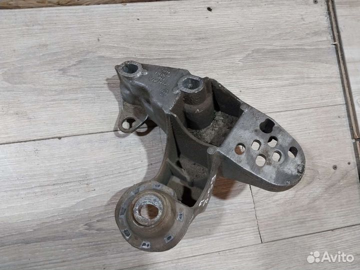 Кронштейн опора двигателя Volkswagen Passat B5