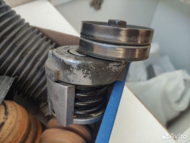 Ролик натяжителя ремня поликлинового