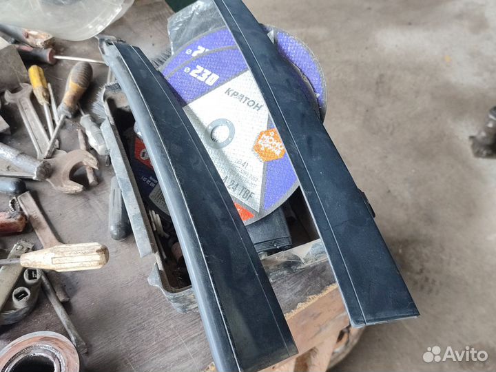 Декоративные накладки зад. дверей Kia Clarus 1