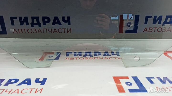 Стекло двери задней правой Volkswagen Touareg 7L08