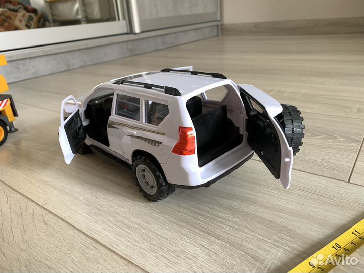 Игрушки для мальчика. Подъемный кран и джип