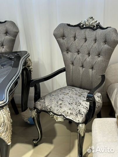 Стол и стулья