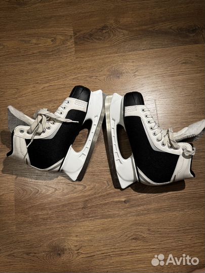 Хоккейные коньки для игры с мячом