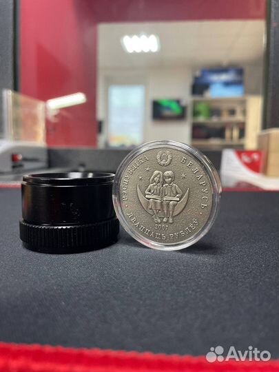 Монета серебреная Алиса в Стране Чудес