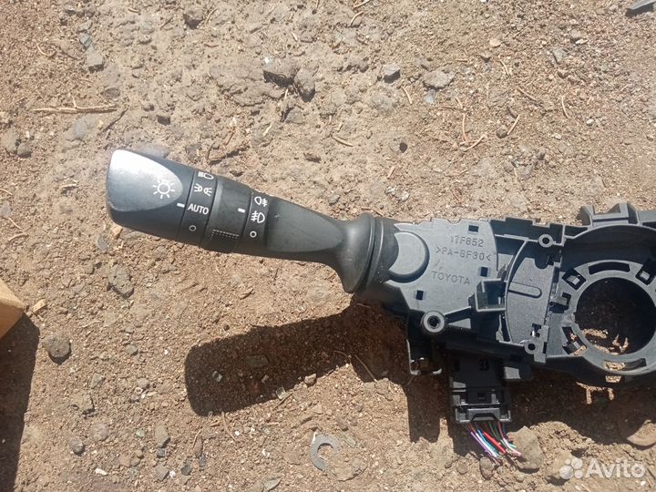 Переключатель поворотов на Тойота Камри V50 14г