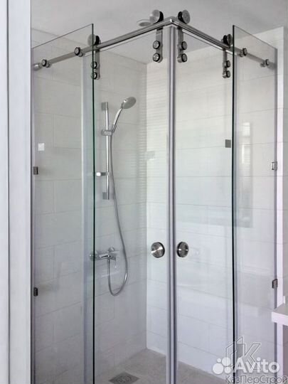 Стеклянная душевая на заказ