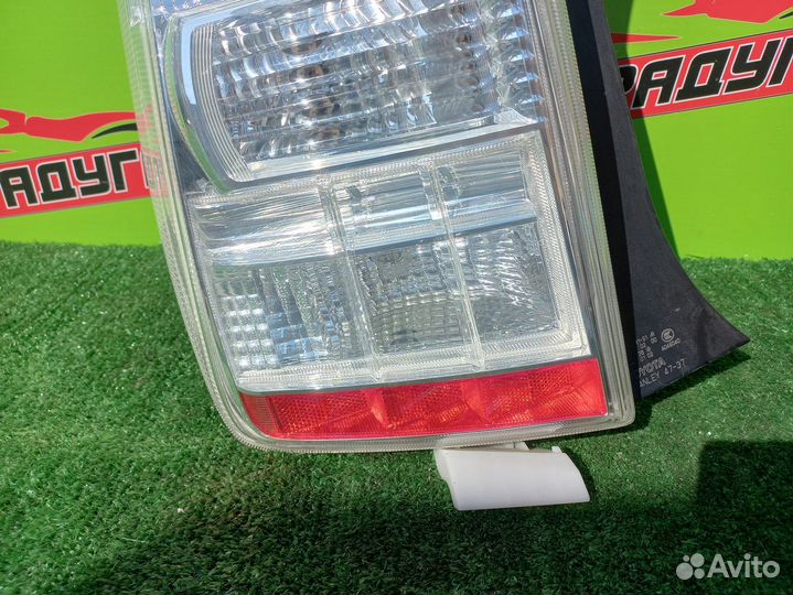 Фонарь toyota ZVW35,ZVW30 prius