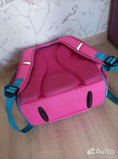 Школьный рюкзак, портфель